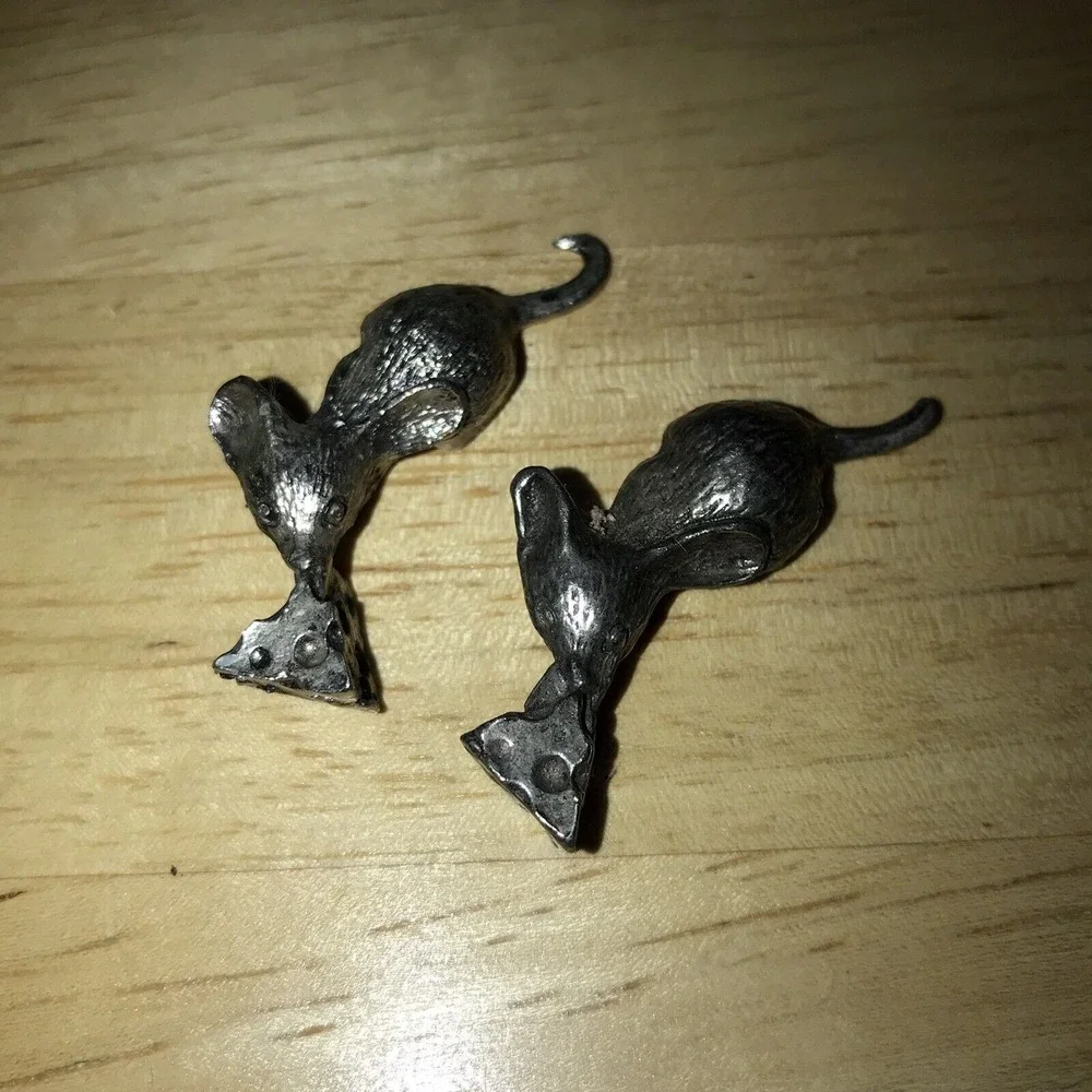 2 MINIATURE - PEWTER FIGURINE - RAT / MOUSE / MICE - EATING SWISS CHEESE